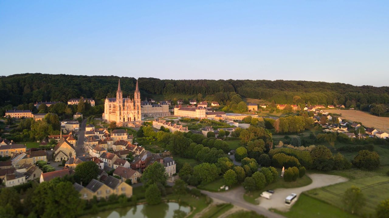 csanctuaire-montligeon-2022-06-11-drone-couchant-canopee-basilique-drone-basilique-canopee-couchant-581